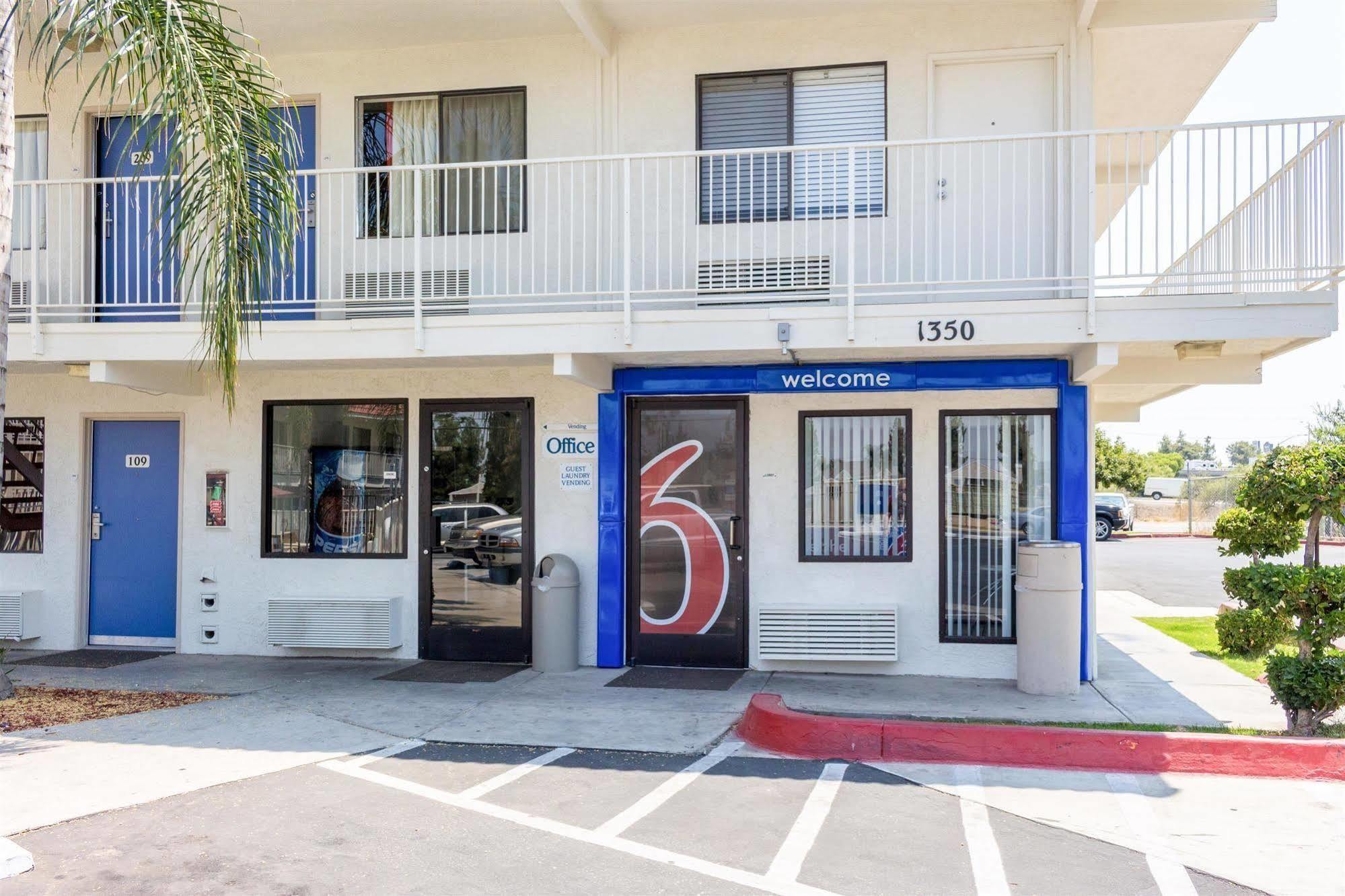 6-bakersfield, Ca - Convention Center Hotel 2*